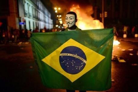 La crisis social y la estafa de brazil 2014