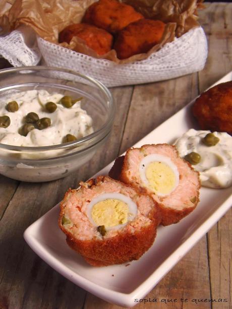 HUEVOS ESCOCESES DE SALMÓN CON SALSA DE ENELDO Y MOSTAZA