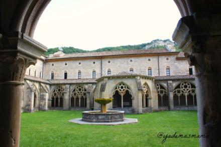 Una excursión familiar por el valle de Yerri y el monasterio de Iranzu claustro