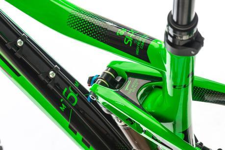 Cube Stereo 160 Super HPC SL 27.5 En este modelo, también, se incluye una tija telescópica.