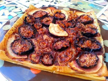 Hojaldre de pasta filo con plátano e higos