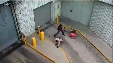 Made in USA: policía mata de un disparo a prisionero esposado [+ video]