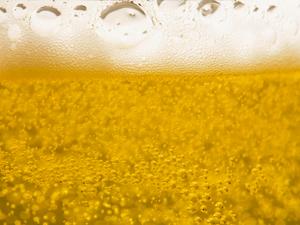 TRES EFECTOS SALUDABLES DE BEBER CERVEZA