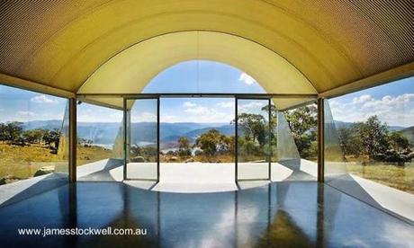 Detalle arquitectónico de un extremo de la casa parabólica australiana