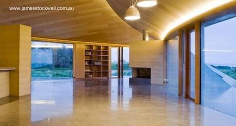 Vista de un gran ambiente interior de la vivienda, con dobles vistas