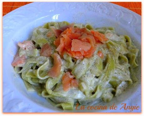 TALLARINES VERDES CON SALMÓN FRESCO