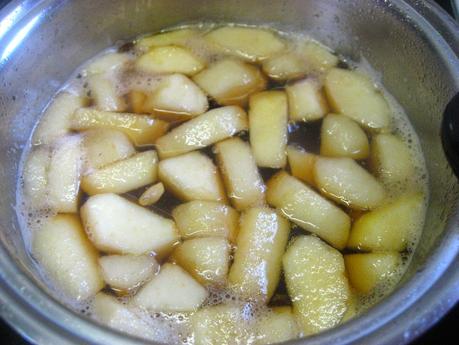 NUBE DE QUESO Y PERA CON GELATINA DE MIEL Y FRUTOS SECOS