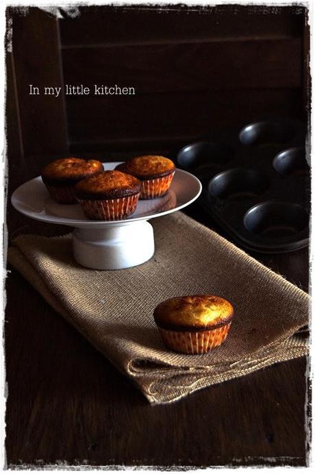 Magdalenas de queso batido y nectarinas