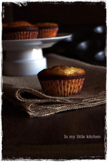 Magdalenas de queso batido y nectarinas