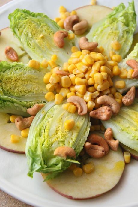 Ensalada de cogollos y anacardos