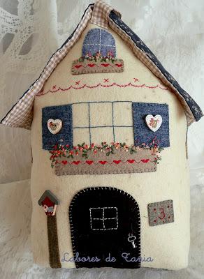 Casita sujetapuertas para Marta