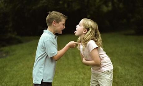 niños peleas entre hermanos