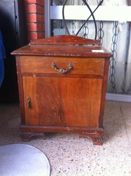 Tú Preguntas! Cómo quitar las bisagras oxidadas de una mesilla antigua