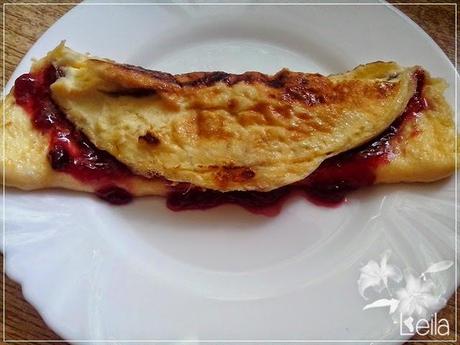 Tortilla dulce con mermelada de frambuesa
