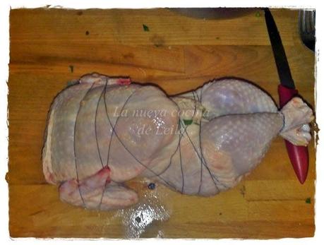 Pollo relleno de olivas negras