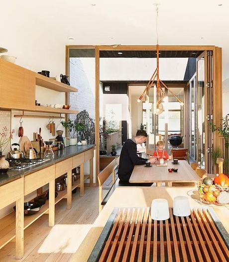 Un dúplex en Toronto con mucha madera