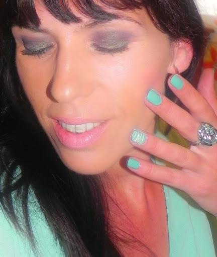 Look con Femme fatale y mi nueva blusa menta.