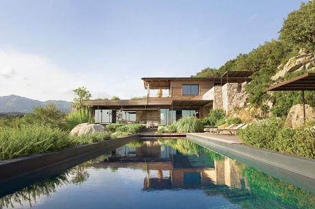 ESTILO CONTEMPORÁNEO CON TINTES NÓRDICOS E INDUSTRIALES AL BORDE DEL MAR