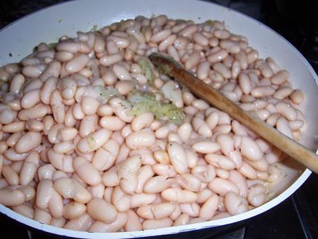 BUTIFARRA CON ALUBIAS o BOTIFARRA AMB MONGETES