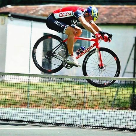 En un vídeo de exhibición se muestra como la Colnago C59 Disc fue exigida al máximo. 