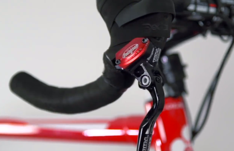 La Colnago C59 Disc de Martyn Ashton cuenta con geniales detalles de personalización. 