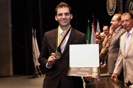 23Jun14 Alumnos UASLP Reciben Medalla Estudiantes Ejemplares 2