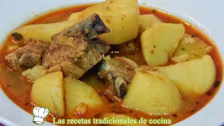 Patatas guisadas con costillas adobadas