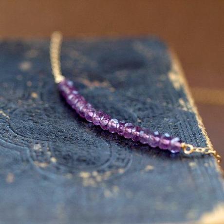 Un cuarzo rosa y una amatista en tu dormitorio