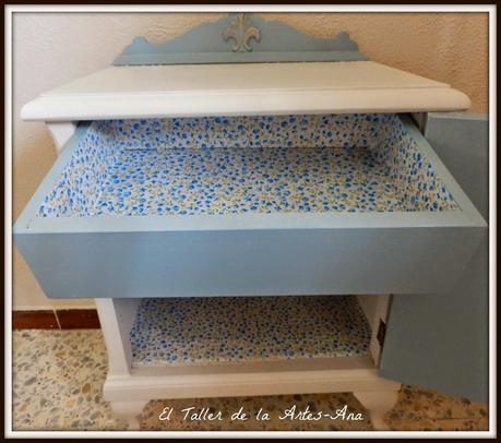 Mesita de noche azul