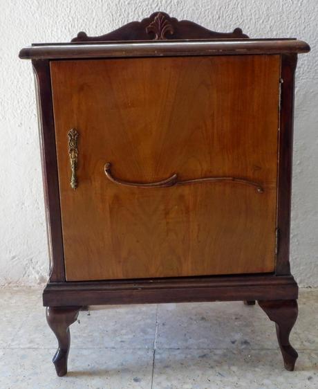 Mesita de noche azul