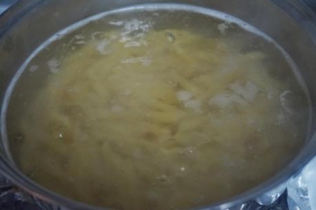 Macarrones con chorizo y beicón