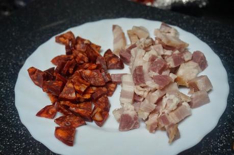 Macarrones con chorizo y beicón