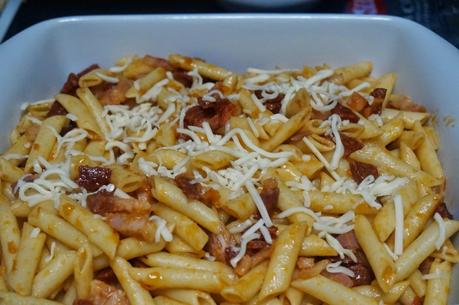 Macarrones con chorizo y beicón