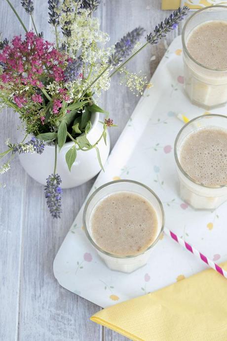 BATIDO DE PLÁTANO CON LECHE DE ALMENDRAS
