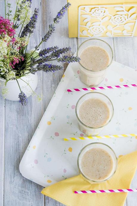 BATIDO DE PLÁTANO CON LECHE DE ALMENDRAS