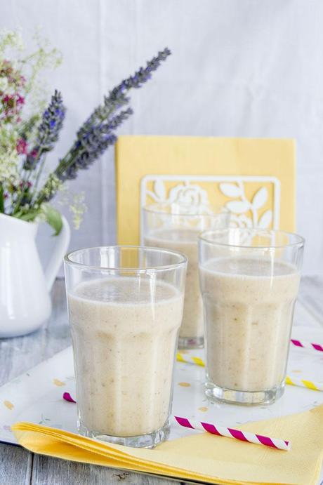 BATIDO DE PLÁTANO CON LECHE DE ALMENDRAS