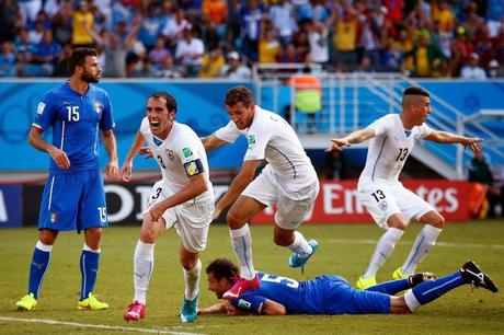 Godín salva a Uruguay y está en Octavos