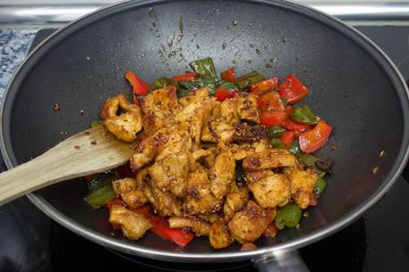 Pollo agridulce con piña y cilantro al estilo chino