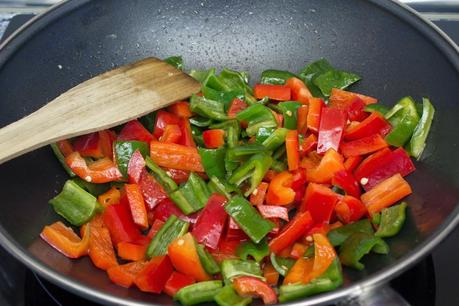 Pollo agridulce con piña y cilantro al estilo chino
