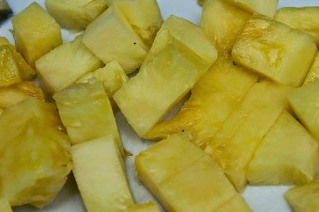 Pollo agridulce con piña y cilantro al estilo chino