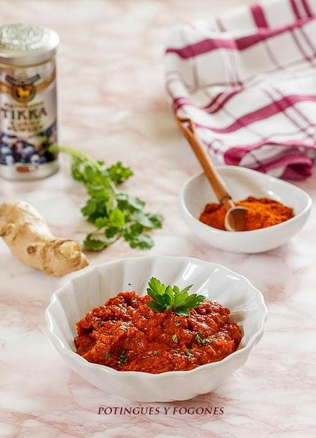 Albóndigas al curry con tallarines