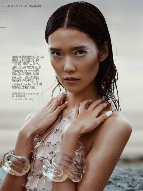 Glamour en la playa con Tao Okamoto