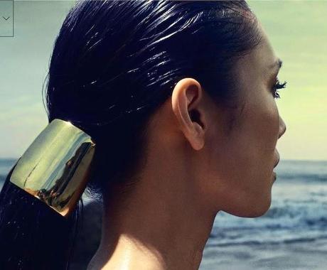 Glamour en la playa con Tao Okamoto