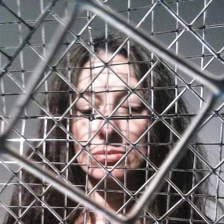 Estefanía González: Raíz encendida (2): Presentación: