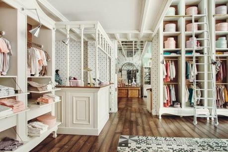 NUEVOS DESCUBRIMIENTOS; BONNET À POMPON.-