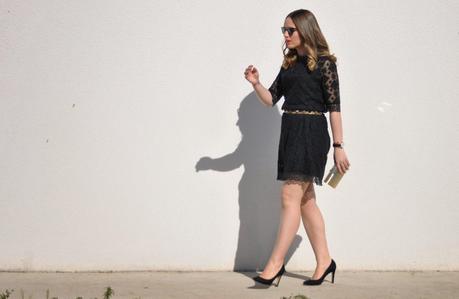 Black lace/ Red Lips