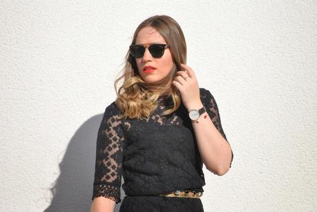 Black lace/ Red Lips