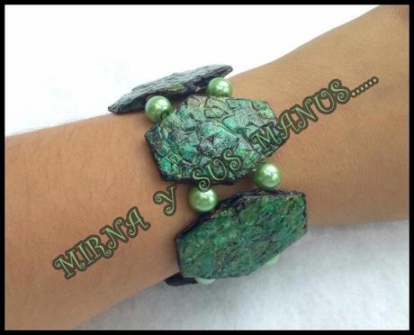 Pulsera reciclando carton y cascaron de huevo