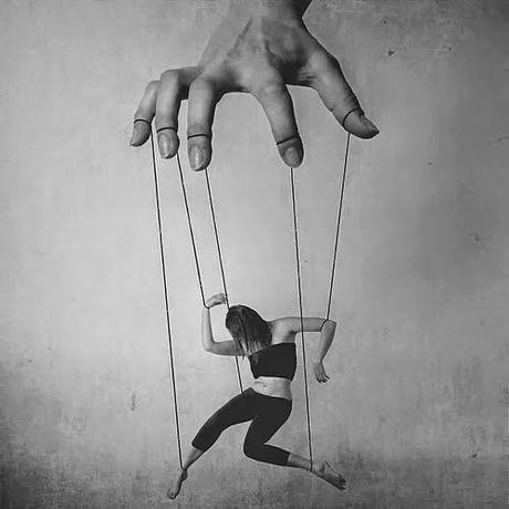 Titere de la sociedad no pensar por si mismo