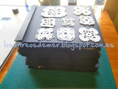 Página del álbum con muestras de ganchillo